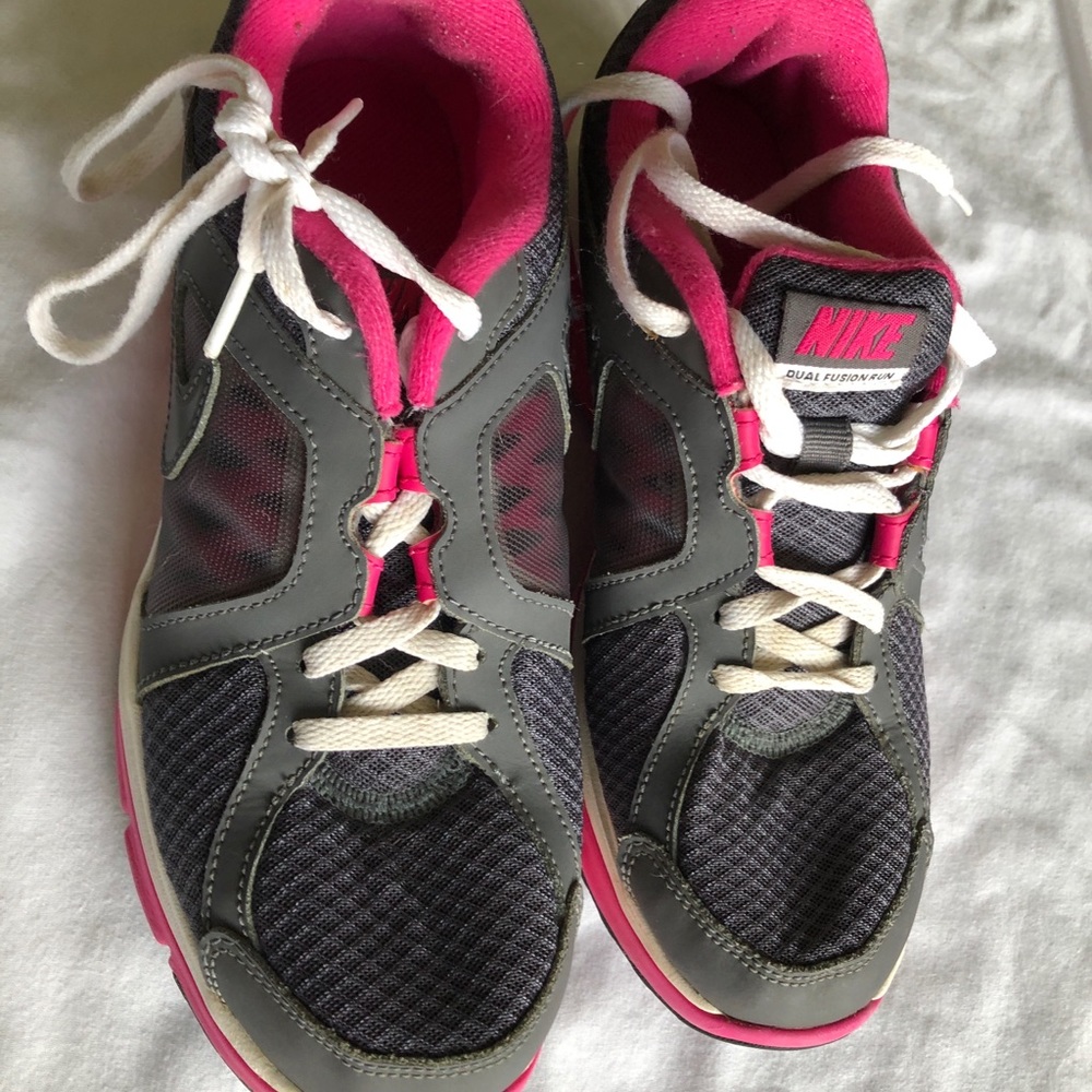 Nike VH Dual Fusion 5Y Running Shoe